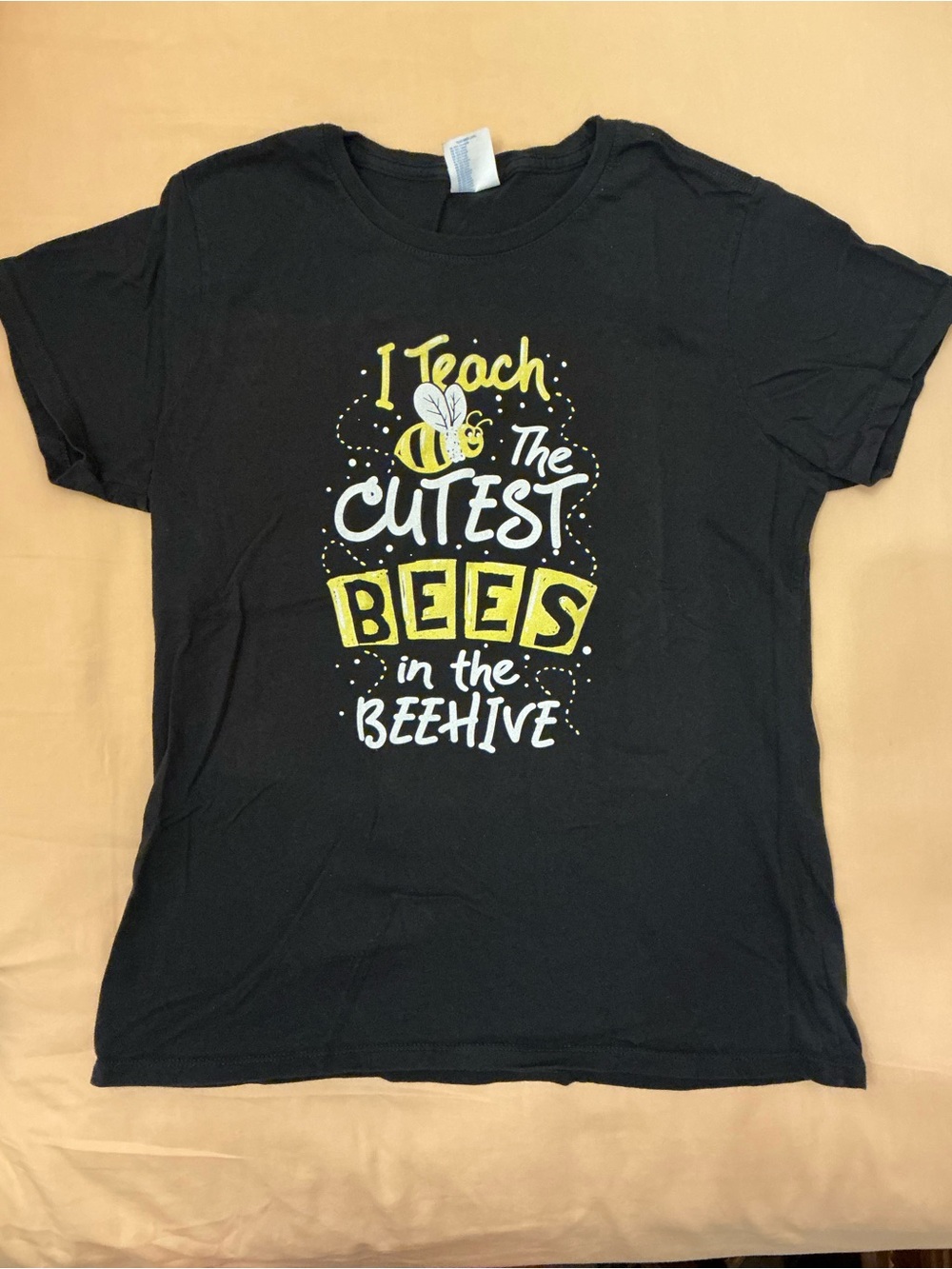 I Teach The Cutest Bees In The Beehive Kids' T-Shirt - Black & Yellow